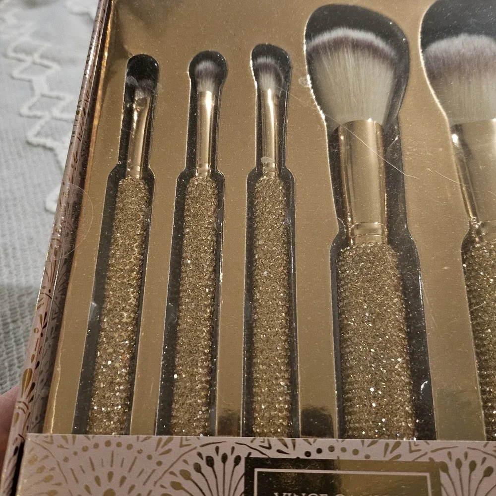 Vince Camuto Rose Gold Sparkly 5 Piece Makeup Brush Set. New. Good Size Handles